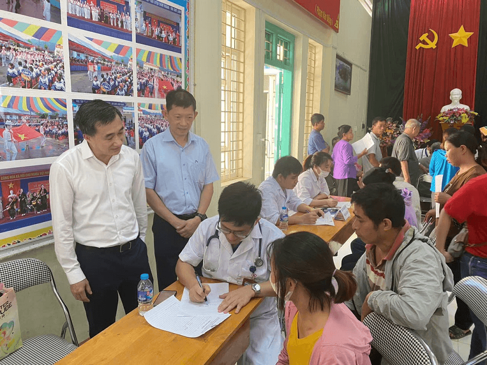 Hơn 1.300 người dân tỉnh Bắc Kạn được khám bệnh, phát thuốc miễn phí