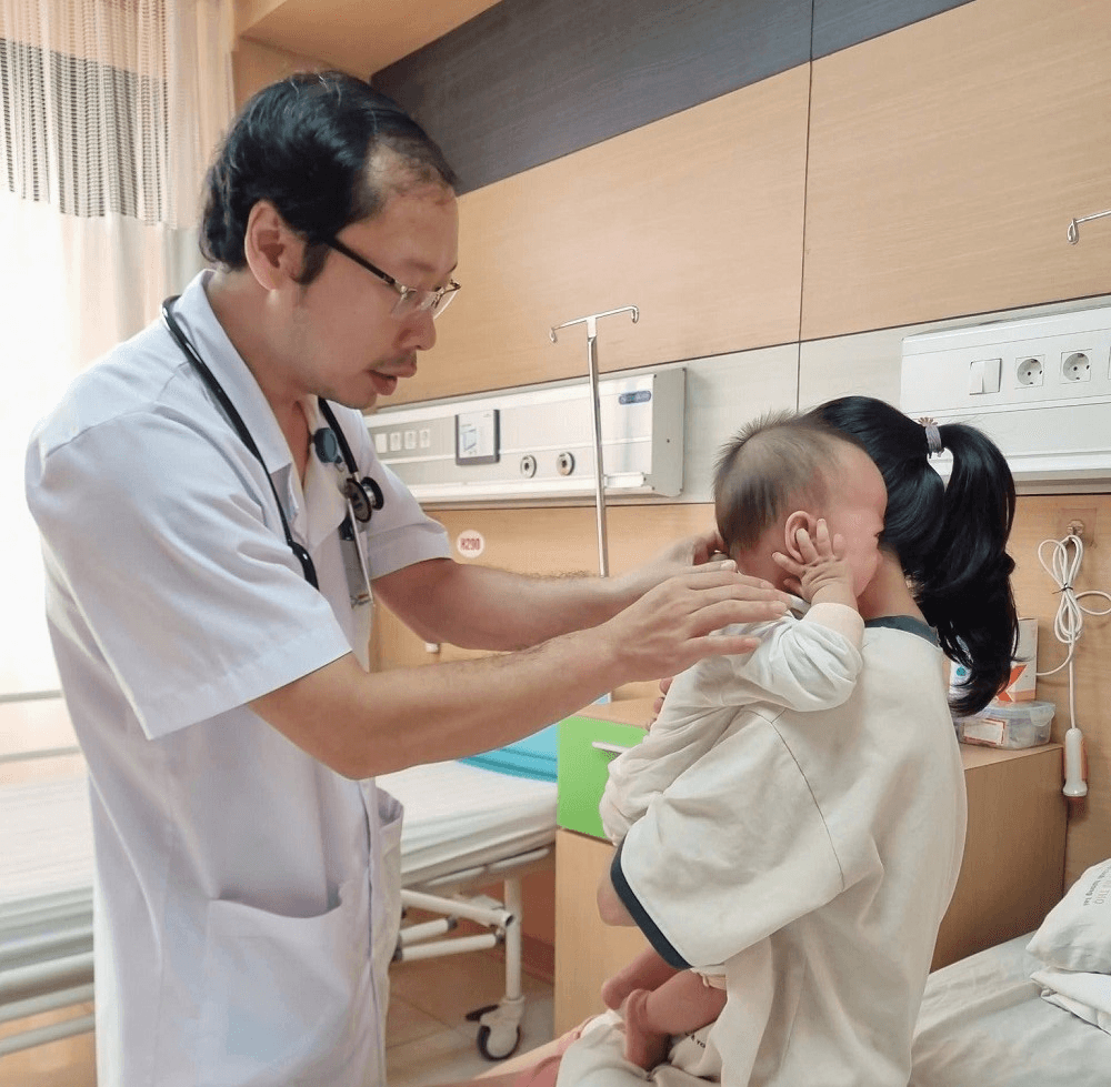 Bệnh viện Sản Nhi tỉnh Phú Thọ: Phẫu thuật thoát vị hoành kèm theo dị tật phổi biệt lập cho bé gái 9 tháng tuổi