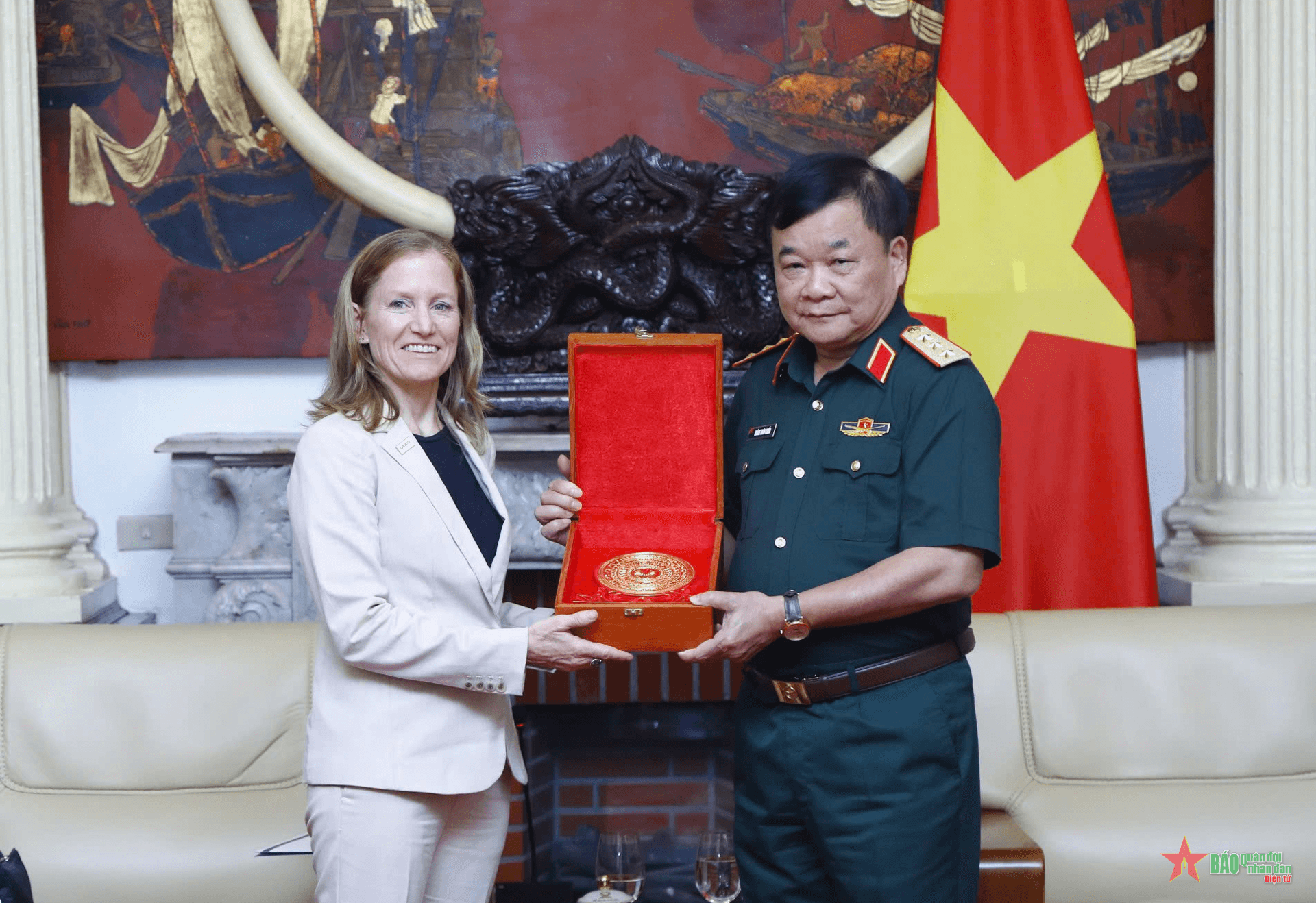 Thượng tướng Hoàng Xuân Chiến tiếp Giám đốc USAID tại Việt Nam