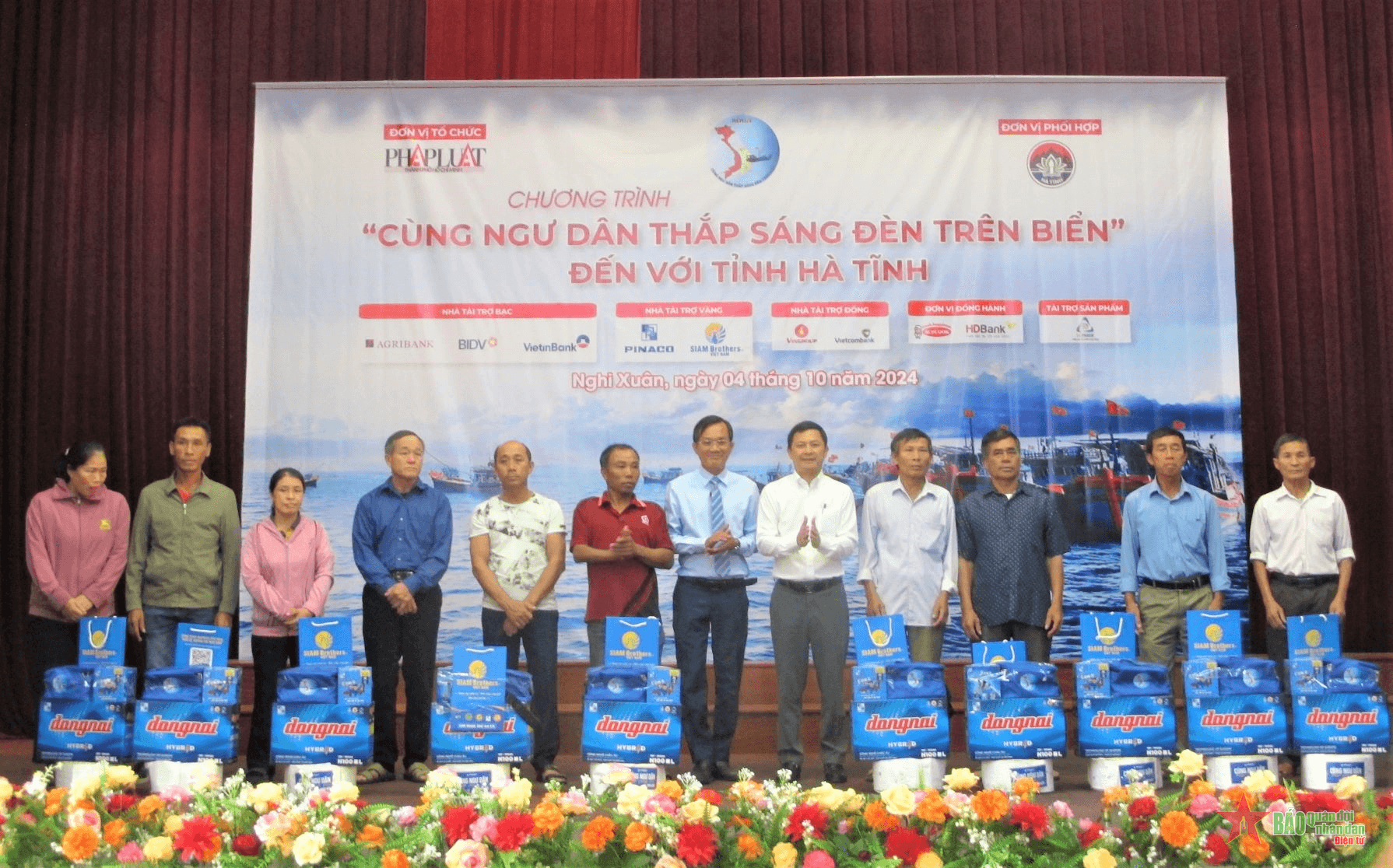 Chương trình “Cùng ngư dân thắp sáng đèn trên biển” đến với tỉnh Hà Tĩnh