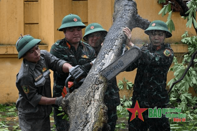 Bộ Quốc phòng khen thưởng 54 tập thể, 124 cá nhân có thành tích trong phòng, chống bão số 3