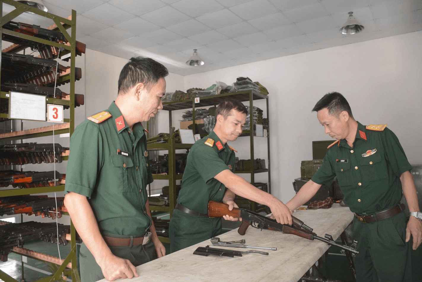 Thủ kho quân khí tận tụy cống hiến