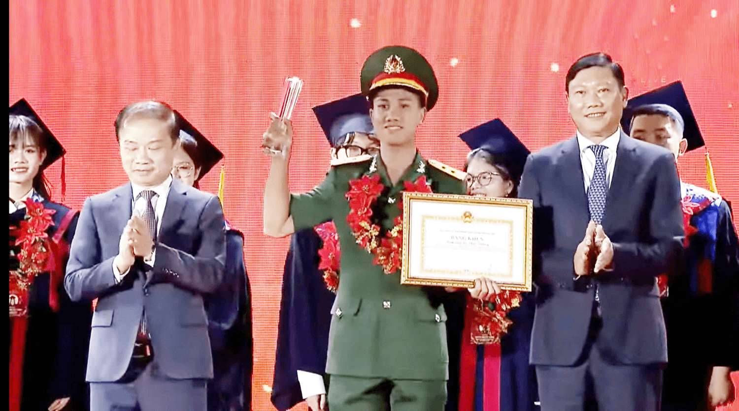 Trung úy Lê Văn Trường: Thủ khoa xuất sắc với khát vọng cống hiến