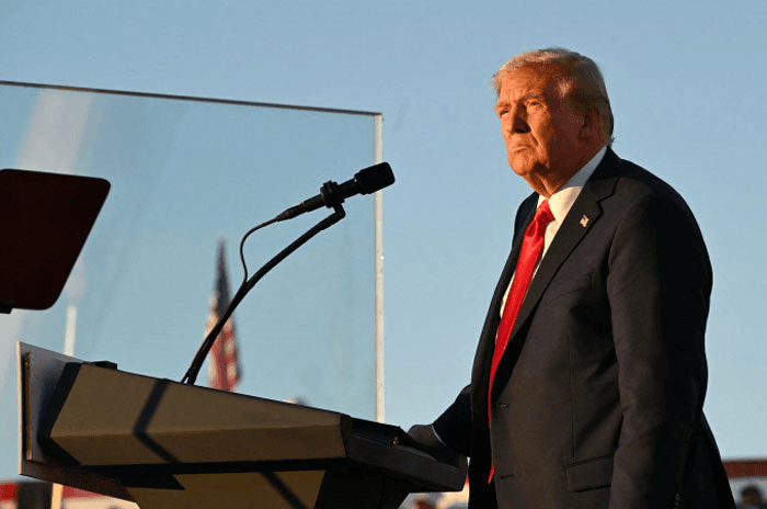 Cựu Tổng thống D.Trump trở lại nơi bị ám sát hụt, tuyên bố "không bỏ cuộc"