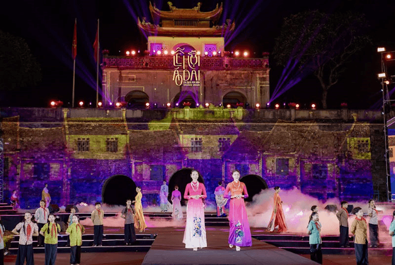 Tái hiện hình ảnh Hà Nội lên áo dài
