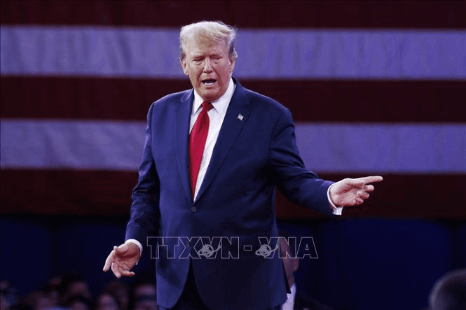 Bầu cử Mỹ 2024: Ứng cử viên D. Trump cảnh báo áp thuế 200% với ô tô nhập khẩu từ Mexico
