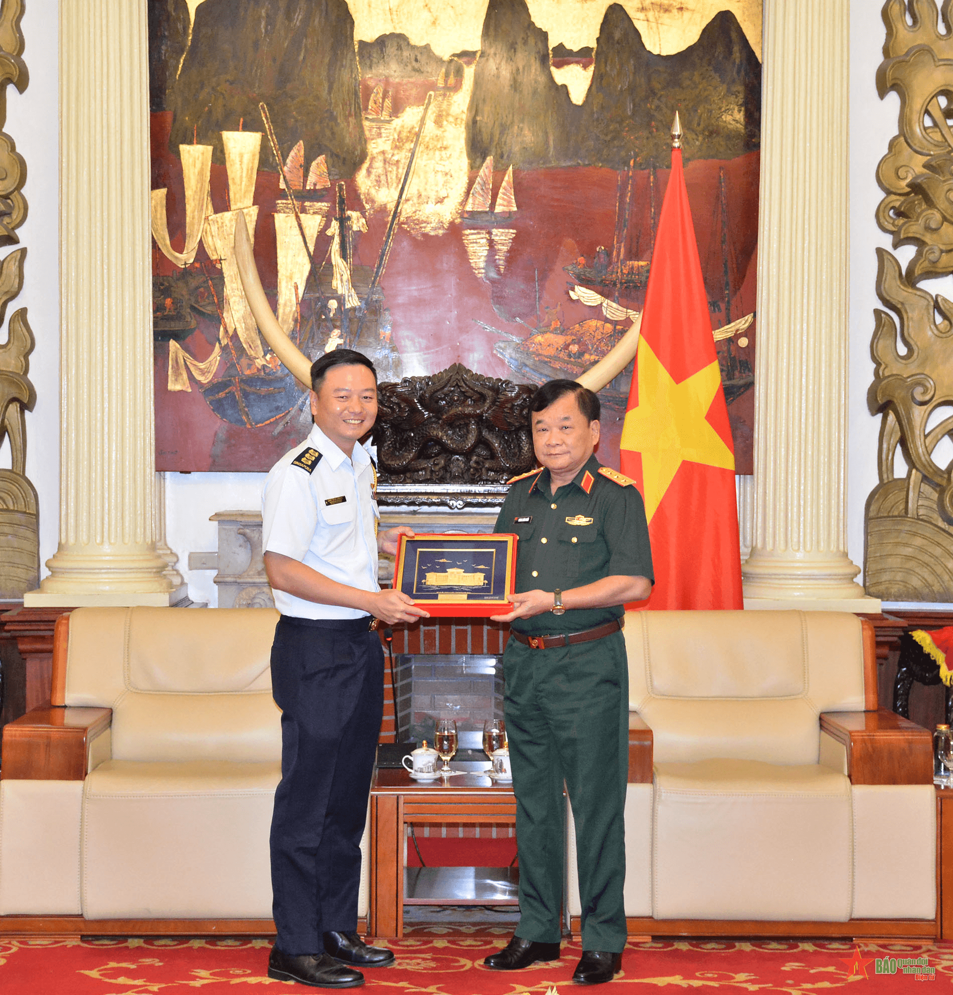 Thượng tướng Hoàng Xuân Chiến tiếp Tùy viên Quốc phòng Singapore