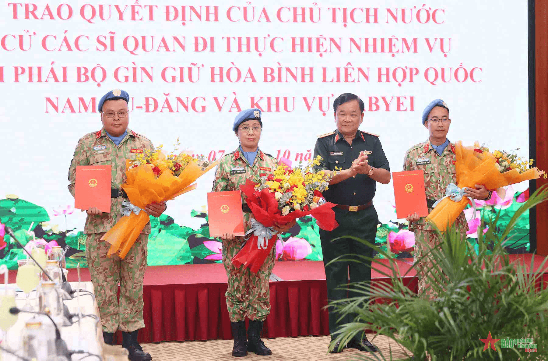 Thượng tướng Hoàng Xuân Chiến yêu cầu các sĩ quan mũ nồi xanh tiếp tục lan tỏa hình ảnh Bộ đội Cụ Hồ

​