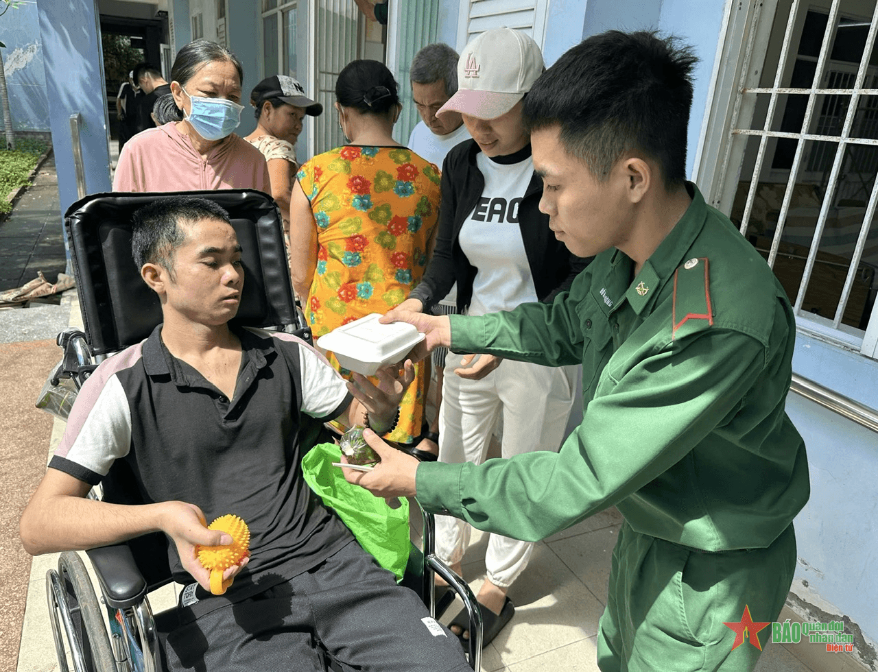 Bộ đội Biên phòng TP Đà Nẵng phối hợp tổ chức Chương trình “Bữa cơm nhân ái”