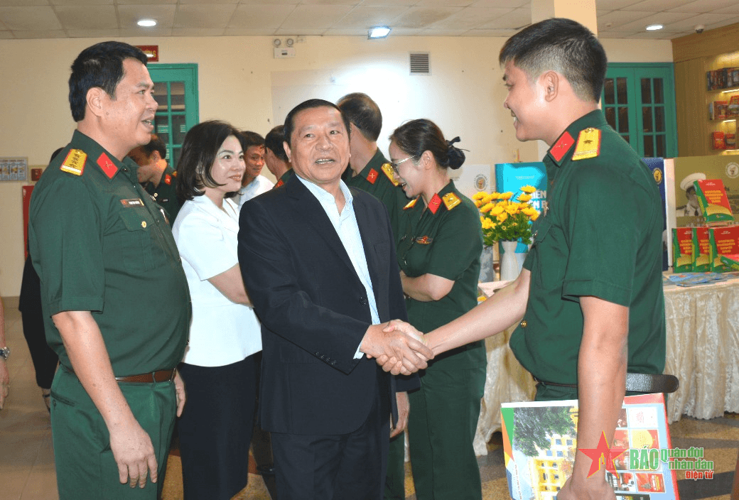 Ban Tuyên giáo Trung ương chúc mừng Nhà xuất bản Quân đội nhân dân