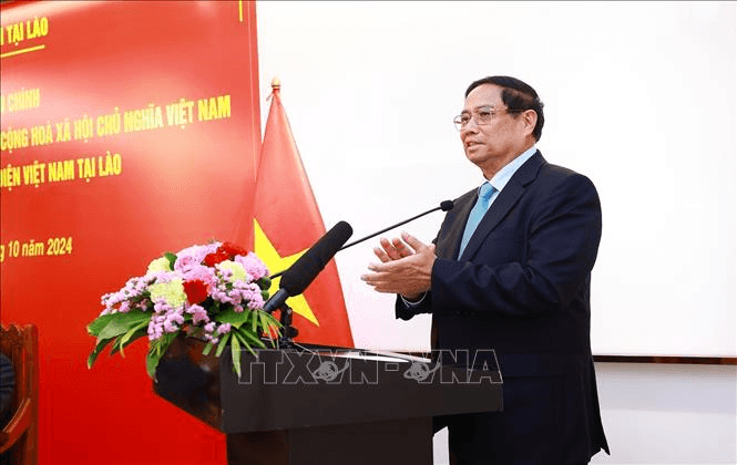 ​Thủ tướng Phạm Minh Chính làm việc với các cơ quan đại diện Việt Nam tại Lào