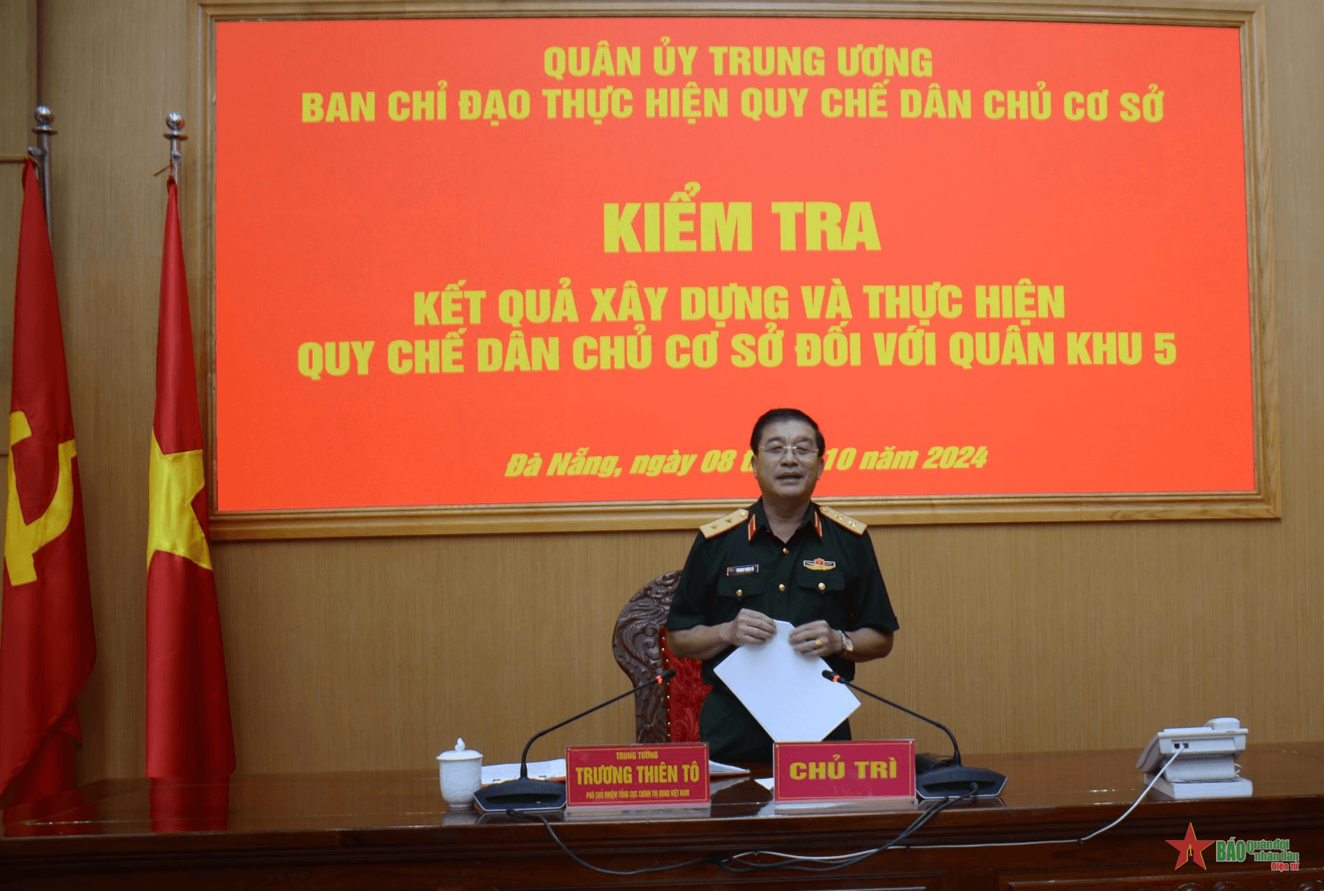 Trung tướng Trương Thiên Tô kiểm tra thực hiện Quy chế dân chủ cơ sở tại Quân khu 5