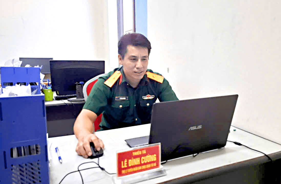 Cán bộ tuyên huấn mẫn cán