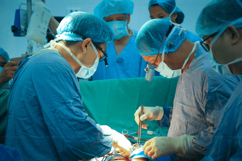 Việt Nam lần đầu tiên ghép thành công đồng thời cả tim và gan