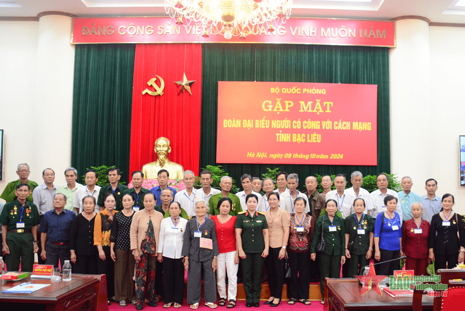 80 đại biểu người có công tỉnh Bạc Liêu thăm Bộ Quốc phòng