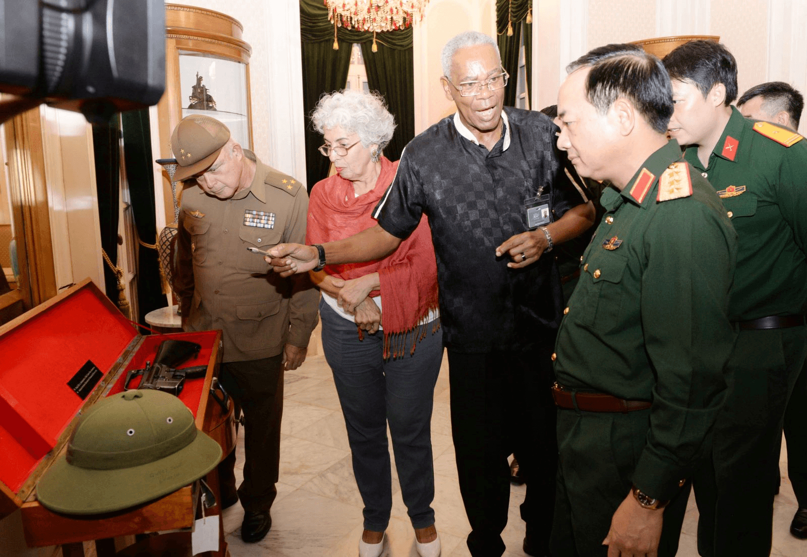 Gìn giữ và giới thiệu những hình ảnh, hiện vật quý về Lãnh tụ Fidel Castro Ruz