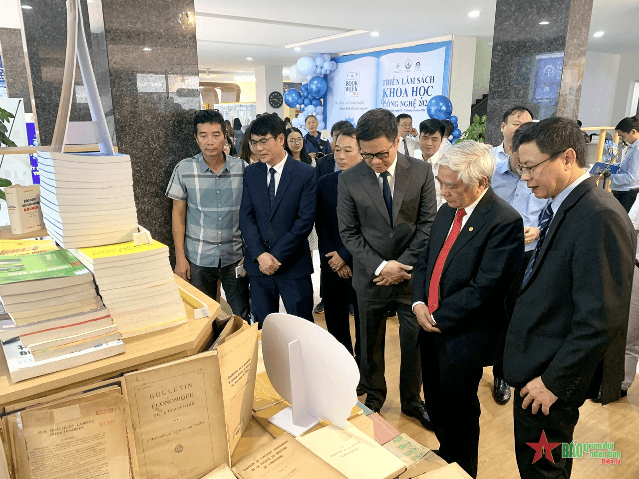 Khai mạc Triển lãm Sách Khoa học và Công nghệ 2024