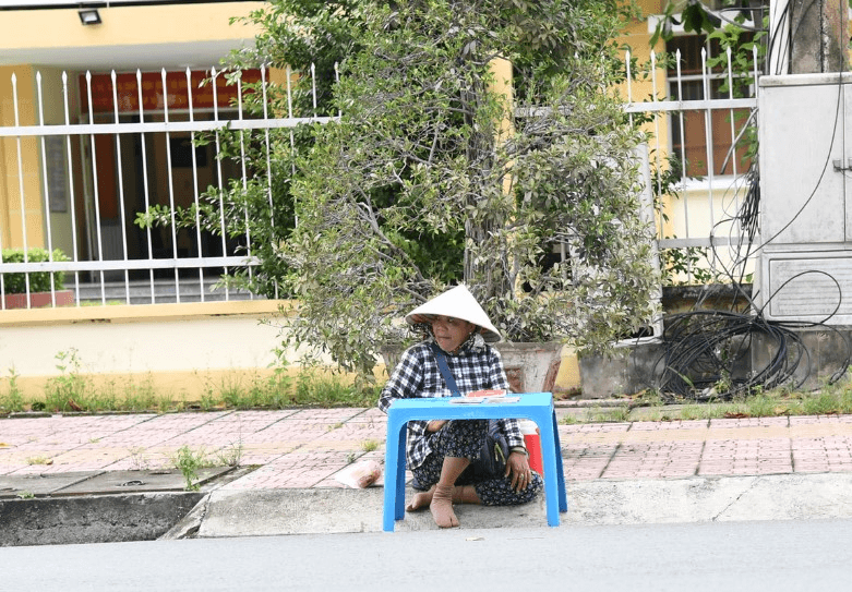 Xử lý nghiêm hành vi lừa đảo người bán vé số