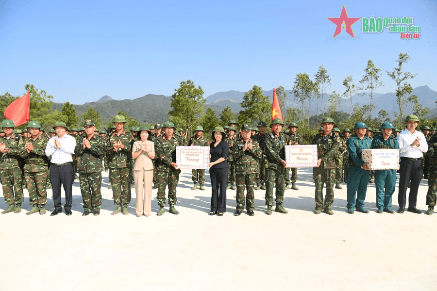 Lãnh đạo tỉnh Quảng Ninh kiểm tra, động viên cán bộ, chiến sĩ tham gia diễn tập
