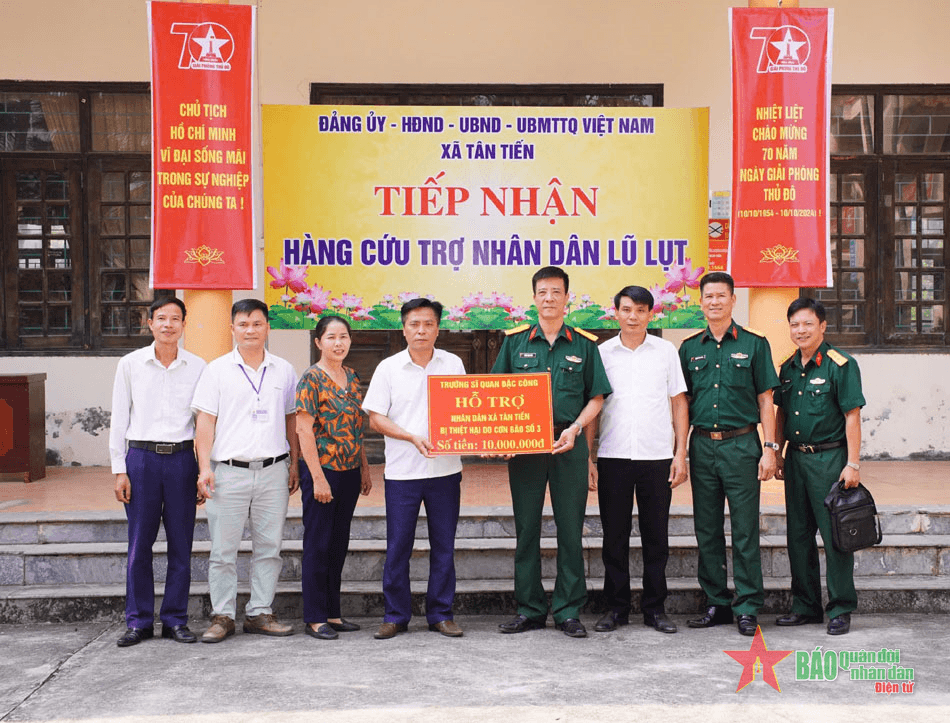 Trường Sĩ quan Đặc công: Hơn 100 triệu đồng ủng hộ người dân bị thiệt hại do thiên tai