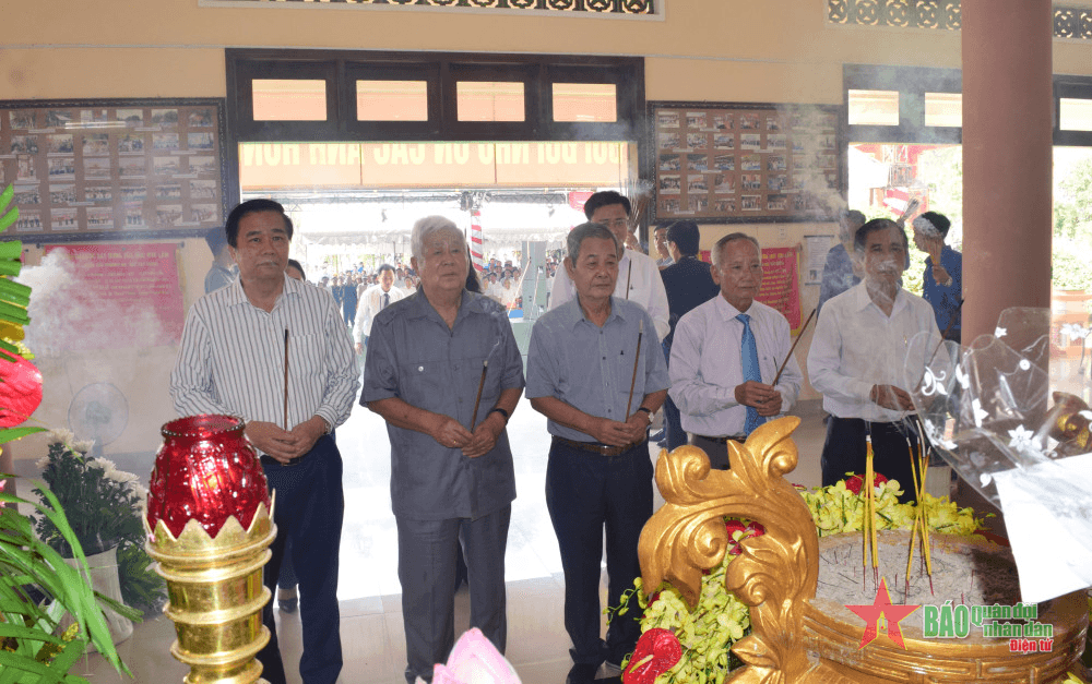 Lễ giỗ lần thứ 51 liệt sĩ Trung đoàn 207