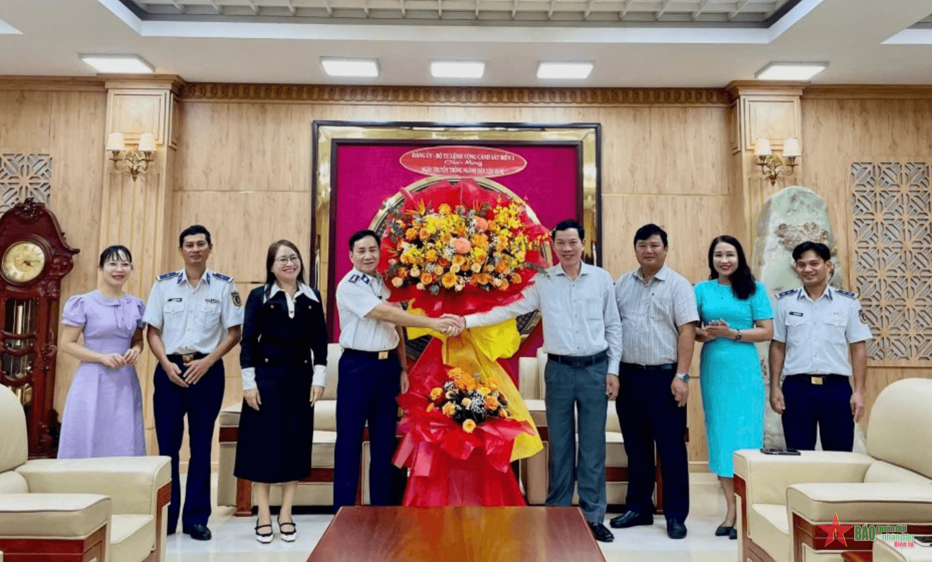 Bộ tư lệnh Vùng Cảnh sát biển 2 phối hợp tổ chức 52 đợt tuyên truyền biển, đảo, pháp luật