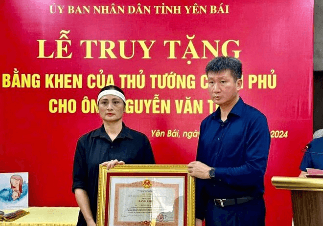 Thủ tướng truy tặng Bằng khen với người hy sinh khi cứu nạn trong bão số 3 tại Yên Bái
