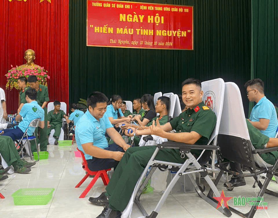 Ngày hội hiến máu tình nguyện ở Trường Quân sự Quân khu 1