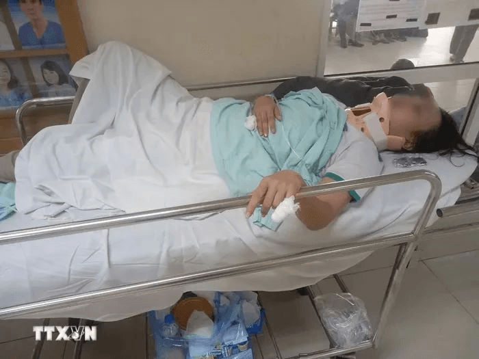 Tạm ngừng học tập 6 nữ sinh để làm rõ hành vi liên quan đánh bạn, gây thương tích