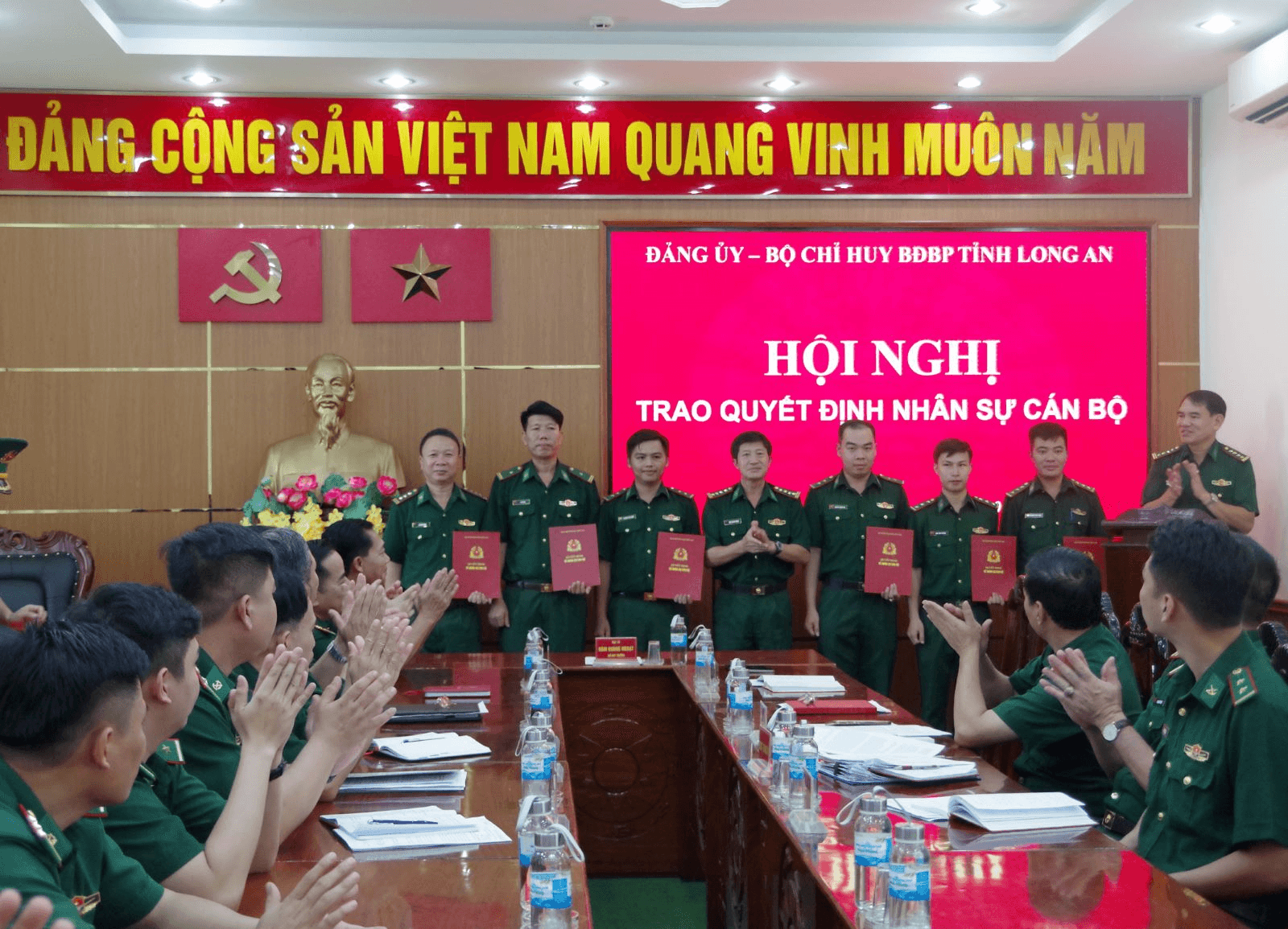 Bộ đội Biên phòng Long An trao quyết định về công tác cán bộ