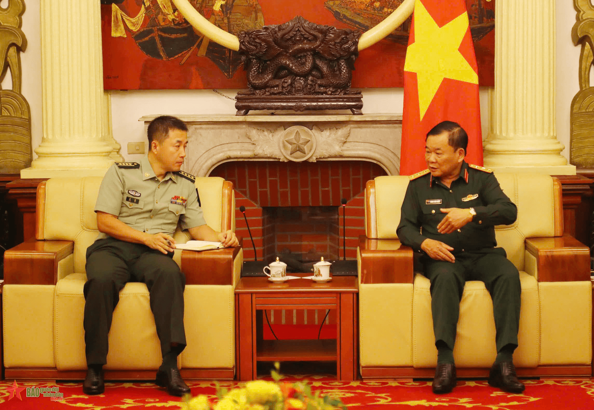 Thượng tướng Hoàng Xuân Chiến tiếp Tùy viên Quốc phòng Trung Quốc