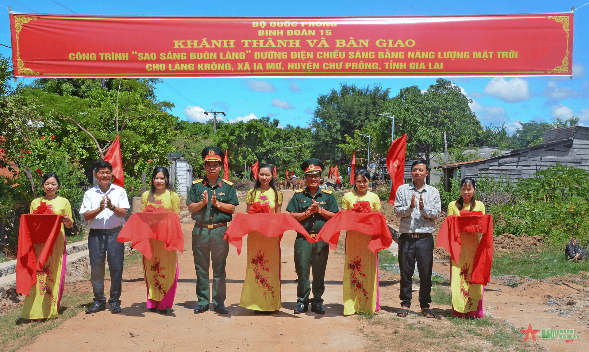 Binh đoàn 15: Khánh thành, bàn giao 2 công trình “Sao sáng buôn làng” tại huyện biên giới Chư Prông