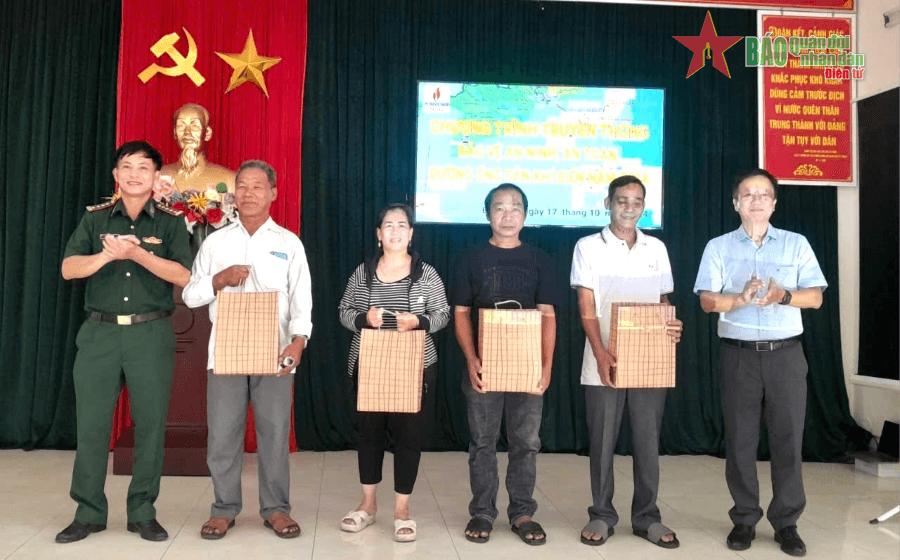 Bộ đội Biên phòng TP Đà Nẵng tuyên truyền về an ninh, an toàn dầu khí