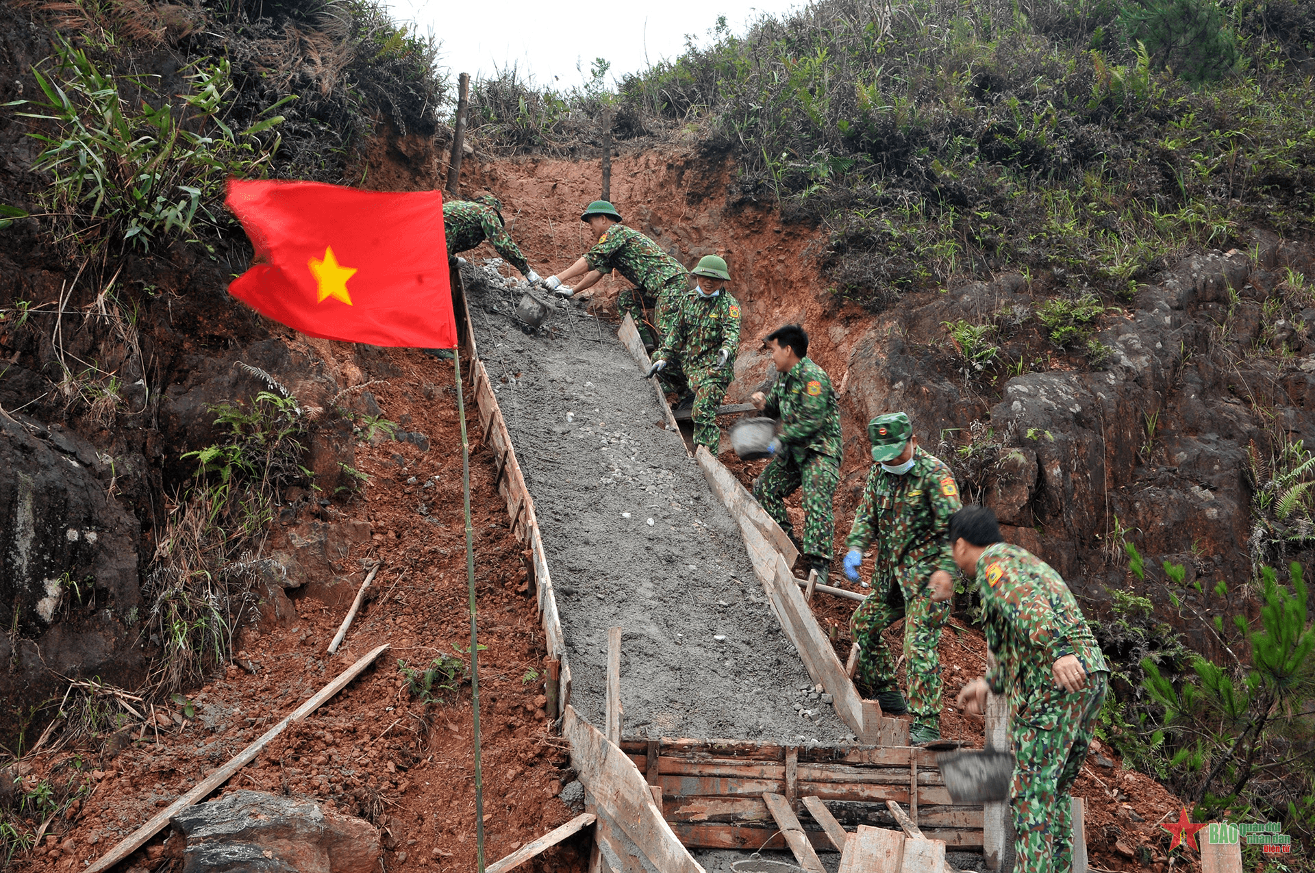 Xây dựng đường tuần tra