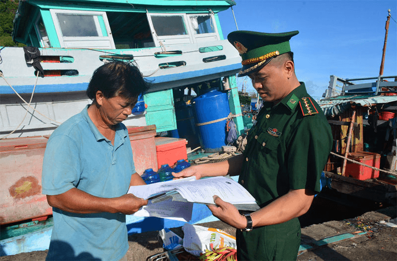 Điểm tựa “xanh” cho ngư dân vươn khơi, bám biển