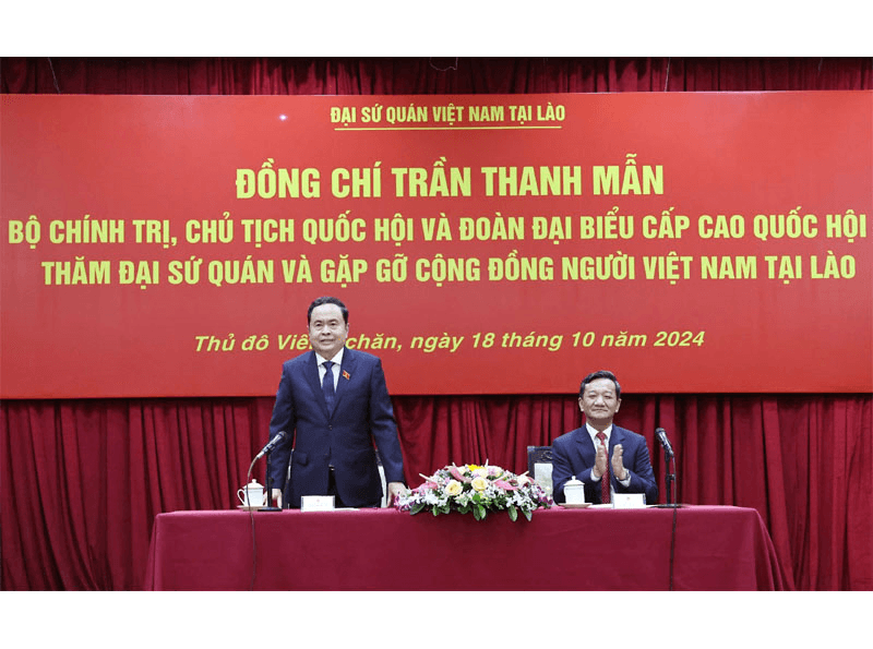 Chủ tịch Quốc hội Trần Thanh Mẫn thăm Đại sứ quán và gặp gỡ đại diện cộng đồng người Việt Nam tại Lào