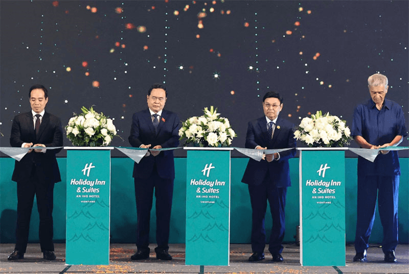 Chủ tịch Quốc hội hai nước Việt Nam-Lào dự Lễ khánh thành khách sạn thương hiệu quốc tế tại Lào