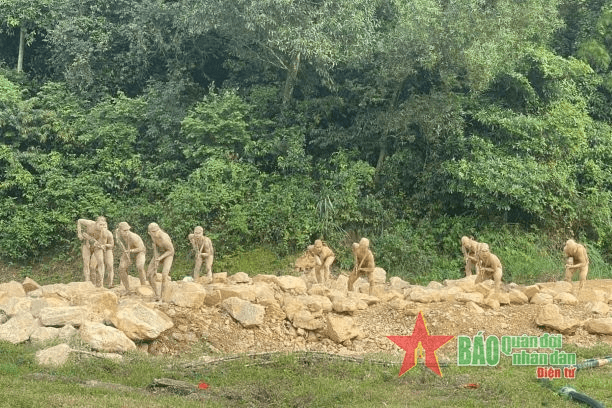 Bộ đội Đặc công Quân khu 4 khổ luyện để lập công