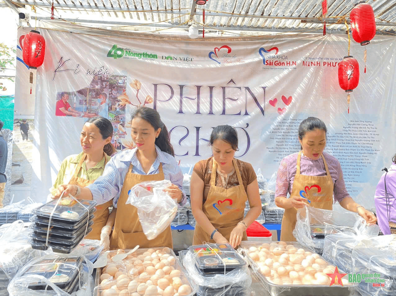 "Bữa cơm yêu thương" - ngọn lửa ấm giữa lòng Hà Nội