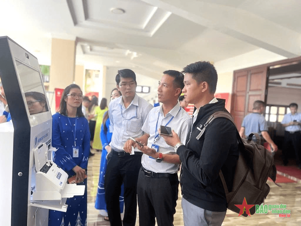 Diễn đàn chủ nhật: Dân vận khéo trong chuyển đổi số