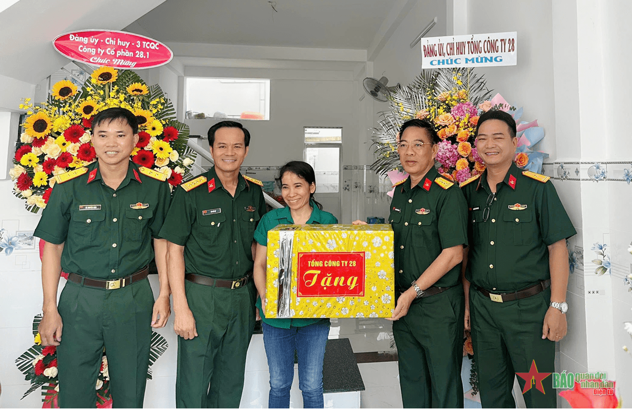 Tổng công ty 28 (Tổng cục Hậu cần) trao nhà mái ấm công đoàn tại TP Hồ Chí Minh