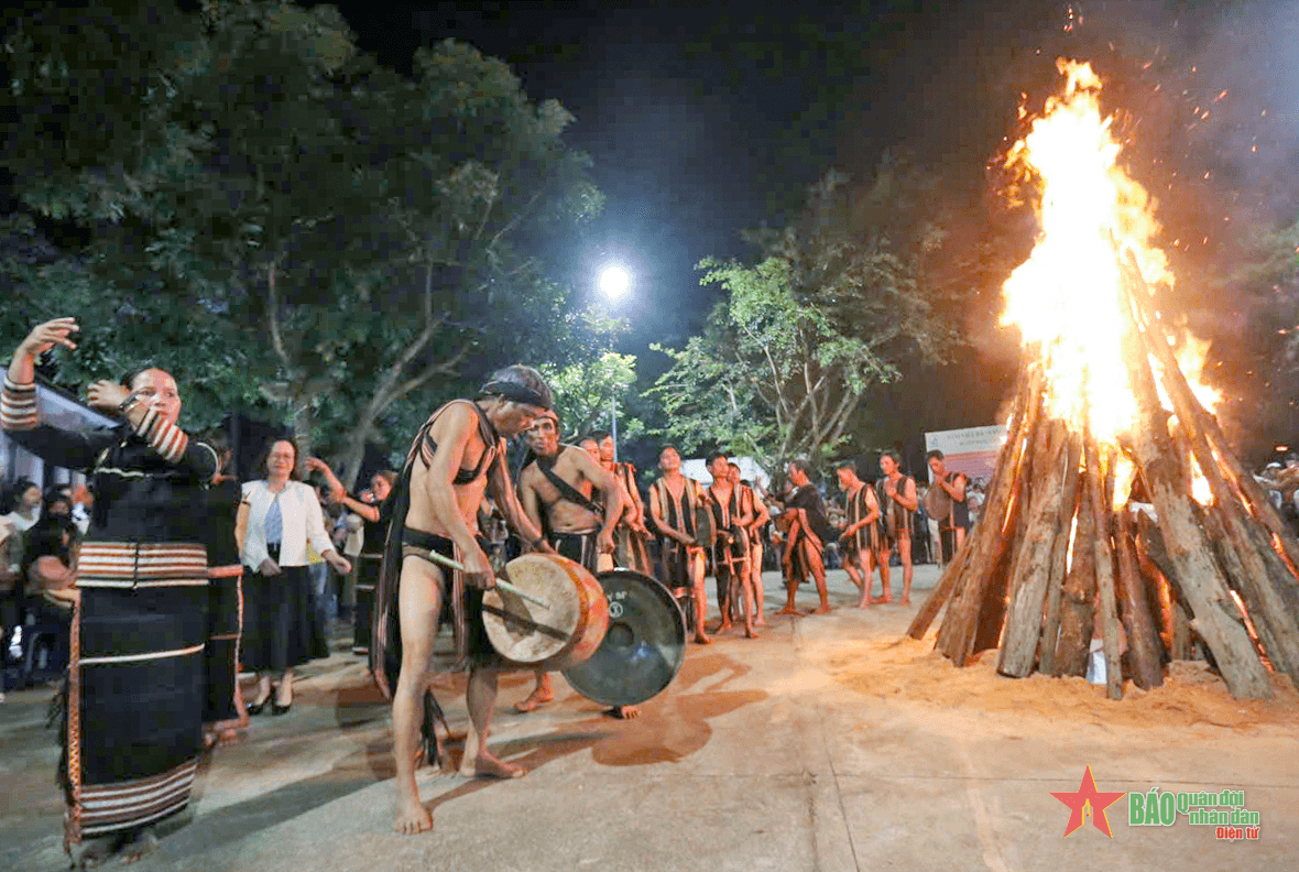 Nhiều hoạt động kỷ niệm 74 năm Ngày truyền thống Đảng bộ huyện Mang Yang, tỉnh Gia Lai