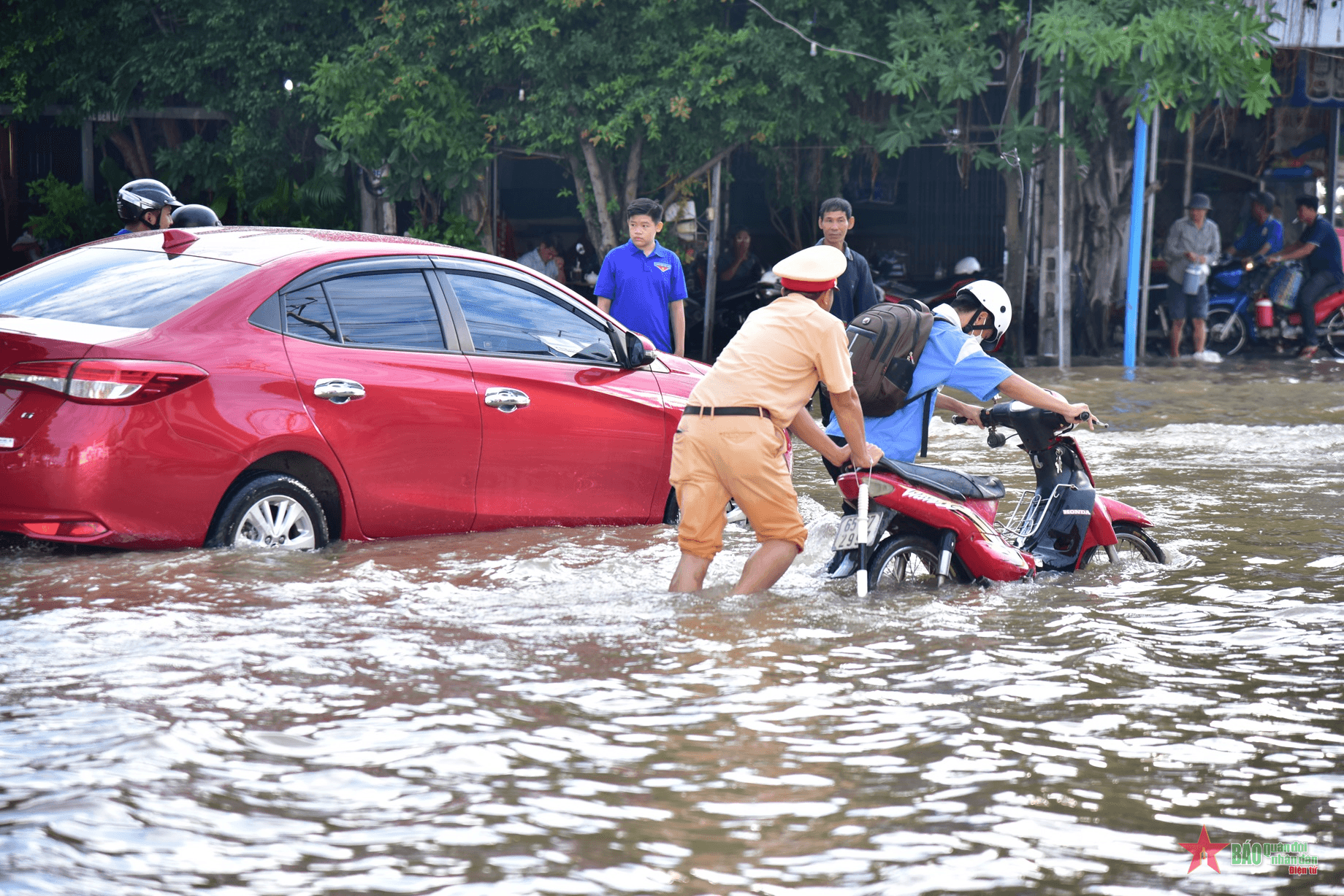 Triều cường tiếp tục vượt báo động 3 tại Cần Thơ
