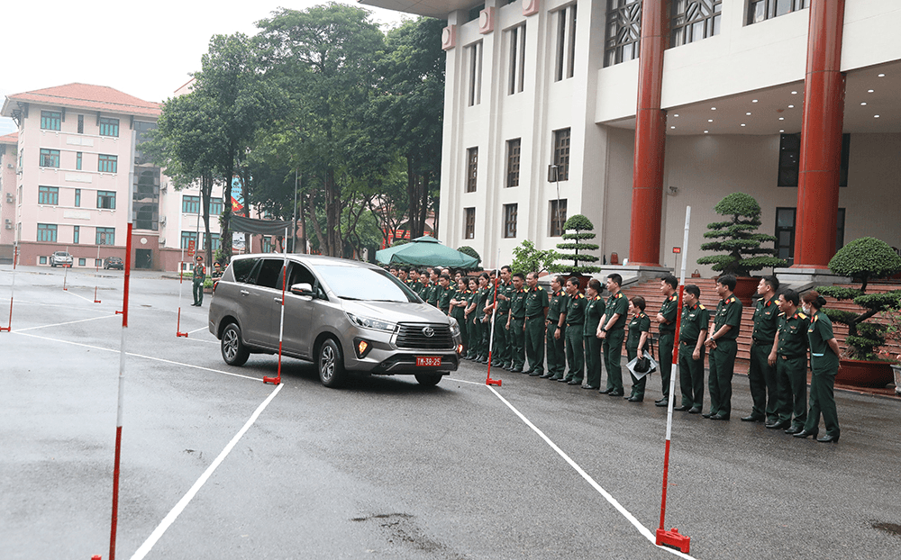 Bộ Quốc phòng: Triển khai kế hoạch thực hiện quy định về tham gia giao thông