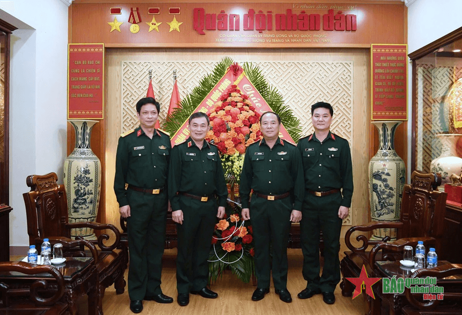 Nhiều cơ quan, đơn vị chúc mừng 74 năm Ngày truyền thống Báo Quân đội nhân dân