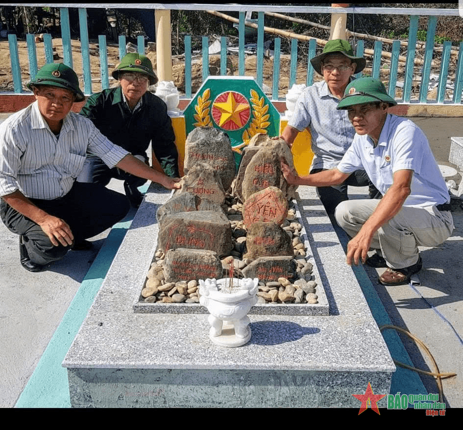 Miệt mài tìm kiếm đồng đội