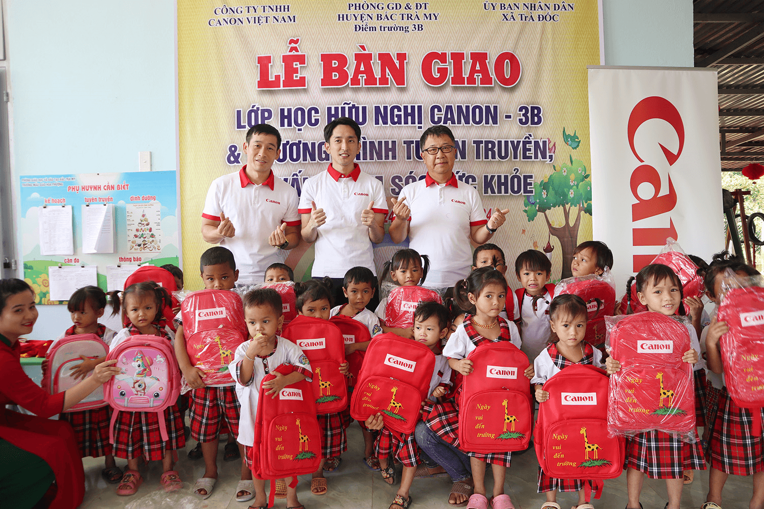 Bàn giao Điểm trường mầm non Hữu nghị Canon-3B tại Quảng Nam