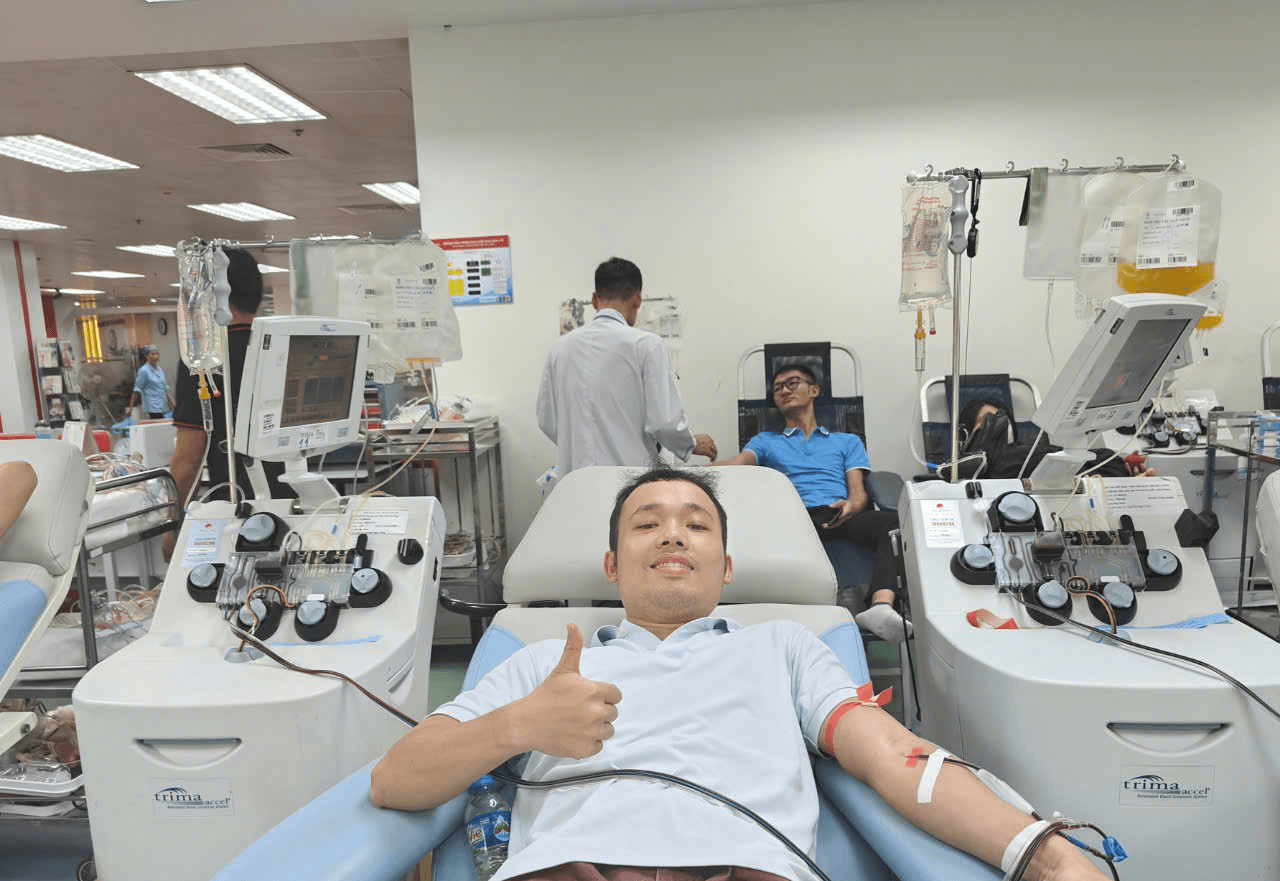 Thầy giáo hết lòng vì những bệnh nhân máu