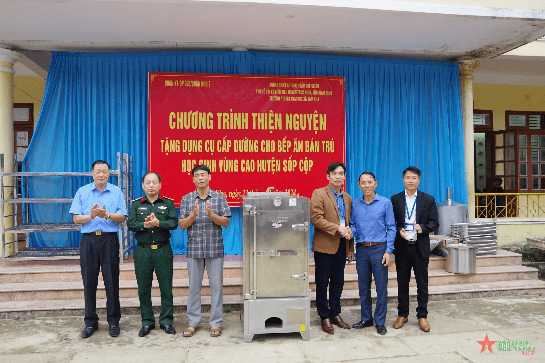 Trao nhiều đồ dùng hỗ trợ học sinh ở huyện Sốp Cộp, Sơn La