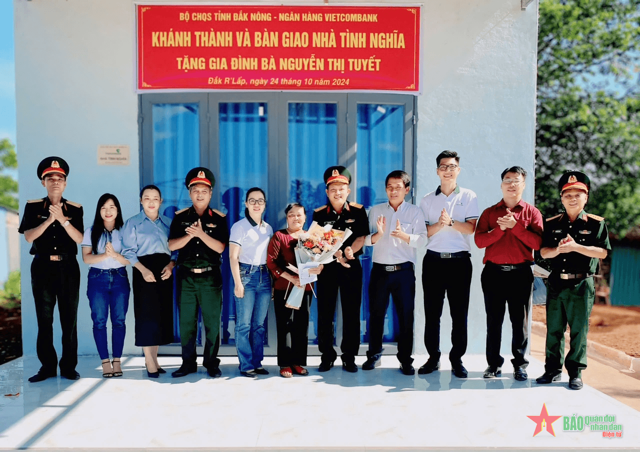 Bộ CHQS tỉnh Đắk Nông trao nhà tình nghĩa tặng gia đình thương binh